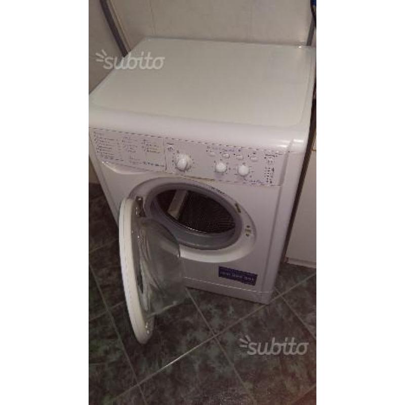 Lavatrice marca Indesit modello IWC5085