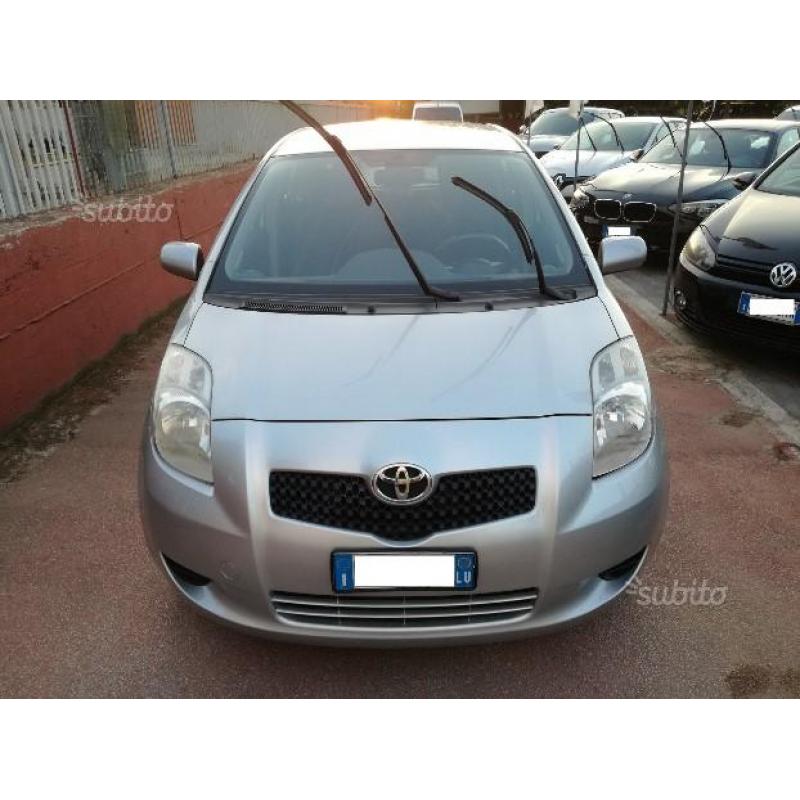 Toyota yaris 1.0 benzina "garanzia 12 mesi"