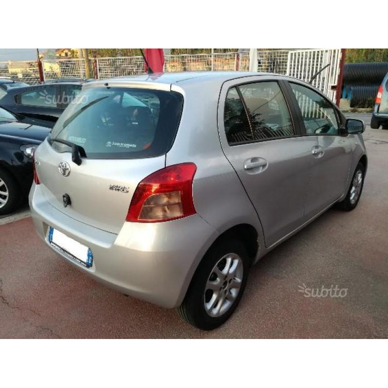 Toyota yaris 1.0 benzina "garanzia 12 mesi"