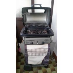 Barbecue a gas con fornellino laterale